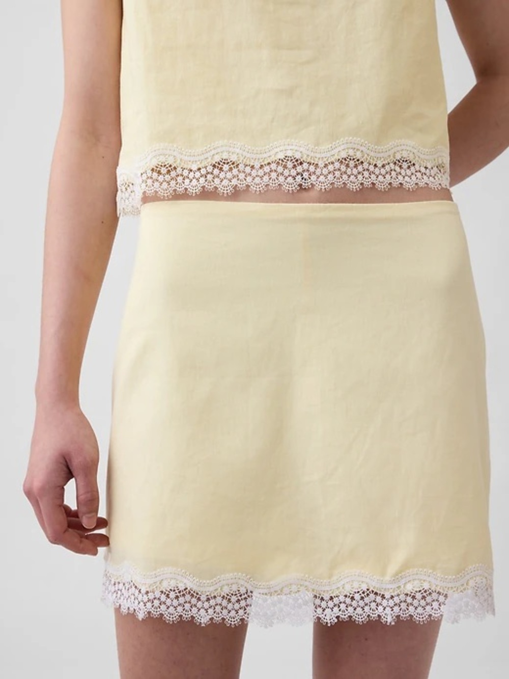 GAP Cream Mini Skirt with White Lace Trim
